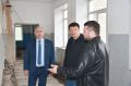 Константин Дьяконов проверил ход капремонта городского лицея в Зее