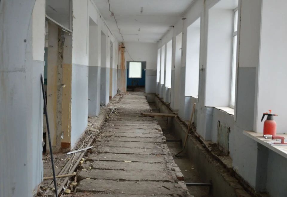 Константин Дьяконов проверил ход капремонта городского лицея в Зее Константин Дьяконов проверил ход капремонта городского лицея в Зее
