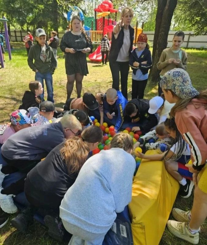 В преддверии Дня защиты детей волонтеры Зейского филиала Амурского медицинского колледжа подарили детям настоящий праздник «Здравствуй, лето!» В преддверии Дня защиты детей волонтеры Зейского филиала Амурского медицинского колледжа подарили детям настоящий праздник «Здравствуй, лето!»
