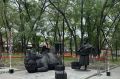 В благовещенском сквере открыли скульптуру купца с верблюдом