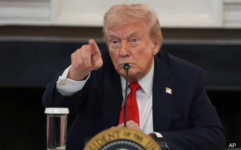 Дональд Трамп накричал на премьера Израиля Биньямина Нетаньяху в телефонном разговоре, сообщает Axios со ссылкой на источники