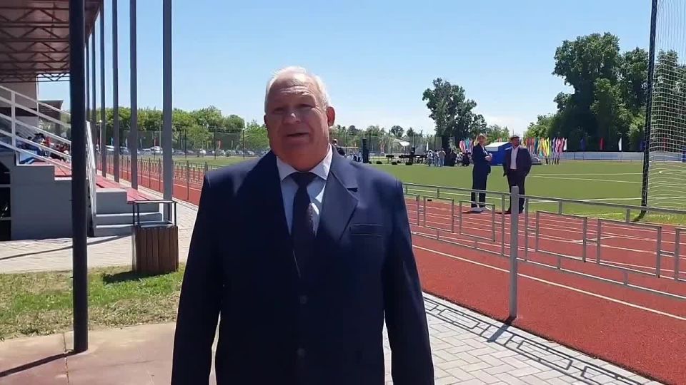 Благодаря президентскому нацпроекту «Семья» любители спорта Константиновского района будут тренироваться на обновленном стадионе