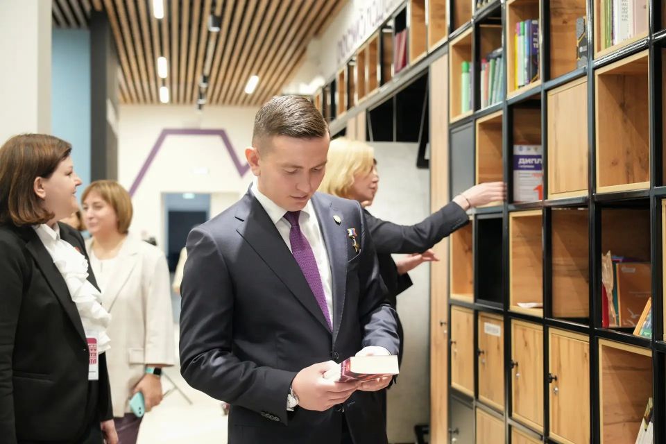 В Приамурье приехал Герой России из Минпросвещения РФ В Приамурье приехал Герой России из Минпросвещения РФ
