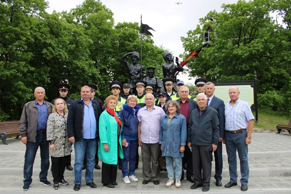 Амурские ветераны ОВД провели акцию, приуроченную к 170-летию города Благовещенска Амурские ветераны ОВД провели акцию, приуроченную к 170-летию города Благовещенска