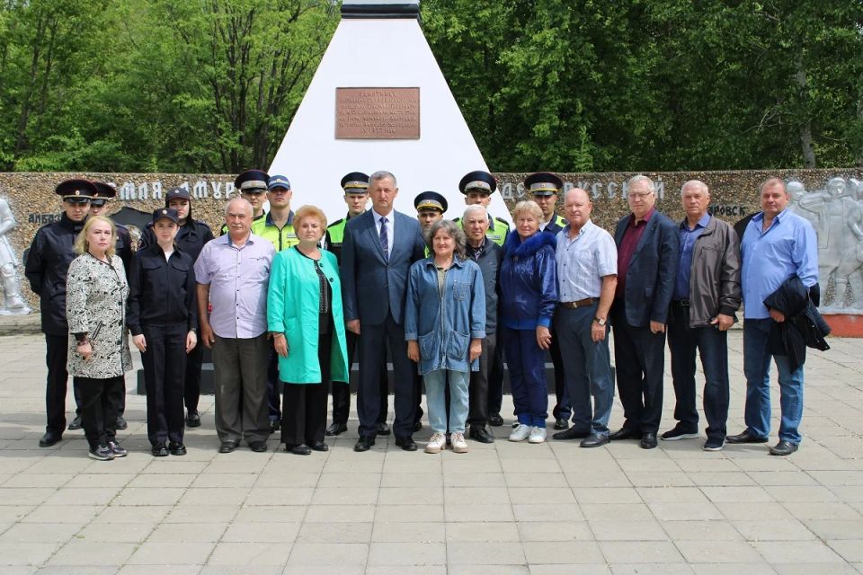 Амурские ветераны ОВД провели акцию, приуроченную к 170-летию города Благовещенска Амурские ветераны ОВД провели акцию, приуроченную к 170-летию города Благовещенска
