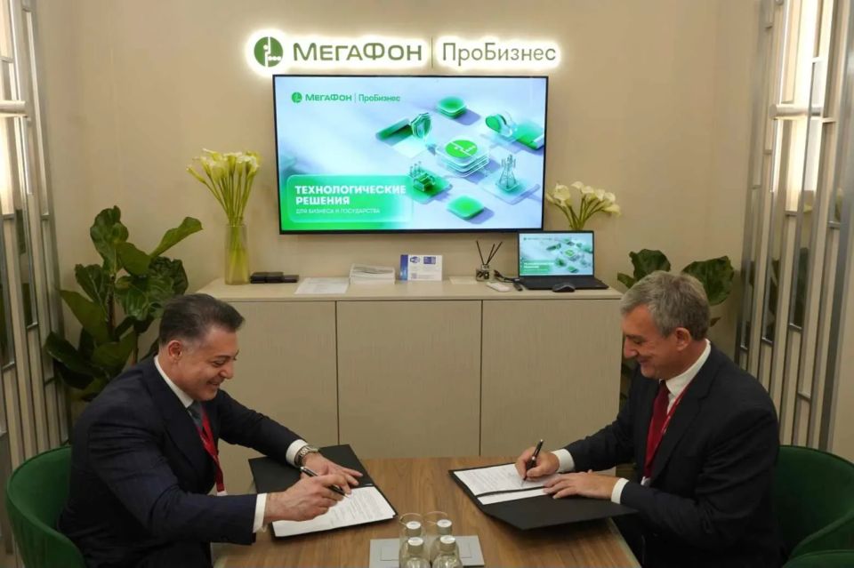 Василий Орлов: Подписали на ПМЭФ-2026 два важных соглашения с компаниями МТС и «МегаФон» о стратегическом партнерстве в цифровой трансформации Амурской области Василий Орлов: Подписали на ПМЭФ-2026 два важных соглашения с компаниями МТС и «МегаФон» о стратегическом партнерстве в цифровой трансформации Амурской области