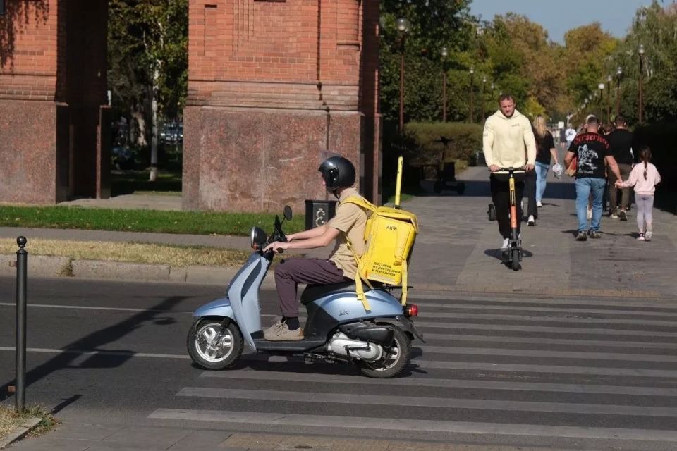 Аналитики назвали регионы, где активнее всего растет спрос на водителей-курьеров