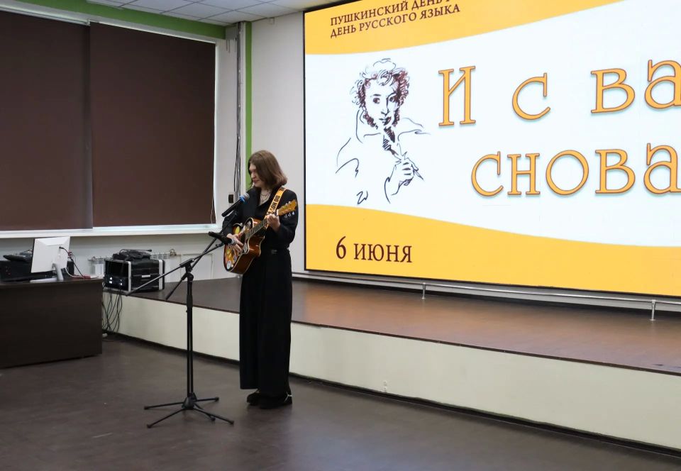 В БИБЛИОТЕКЕ ПРОШЁЛ ПУШКИНСКИЙ ПРАЗДНИК В БИБЛИОТЕКЕ ПРОШЁЛ ПУШКИНСКИЙ ПРАЗДНИК