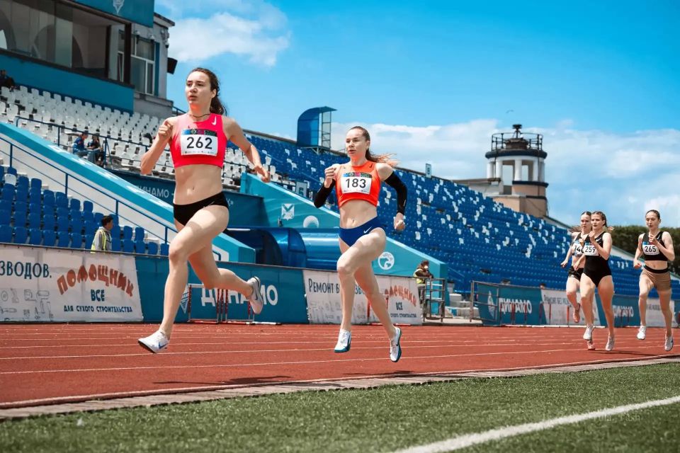 Россыпь медалей разного достоинства завоевали амурские спортсмены на чемпионате и первенстве ДФО по лёгкой атлетике