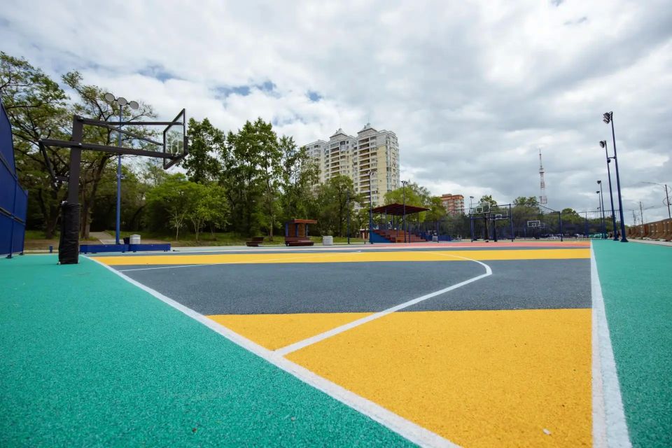 В Благовещенске почти готова большая спортивная площадка, которая расположилась на набережной в районе жилого комплекса «Берег удачи» В Благовещенске почти готова большая спортивная площадка, которая расположилась на набережной в районе жилого комплекса «Берег удачи»