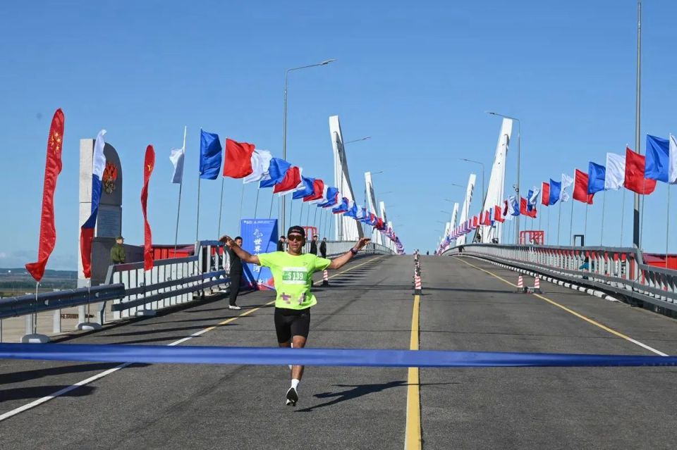 Больше двух сотен россиян пробегут по «Мосту Дружбы»