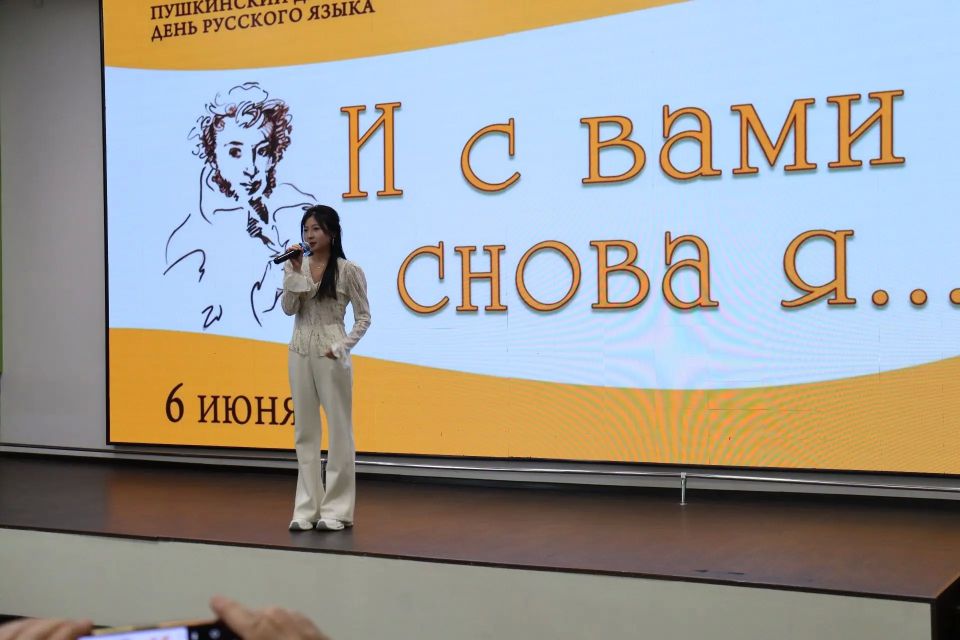 В БИБЛИОТЕКЕ ПРОШЁЛ ПУШКИНСКИЙ ПРАЗДНИК В БИБЛИОТЕКЕ ПРОШЁЛ ПУШКИНСКИЙ ПРАЗДНИК