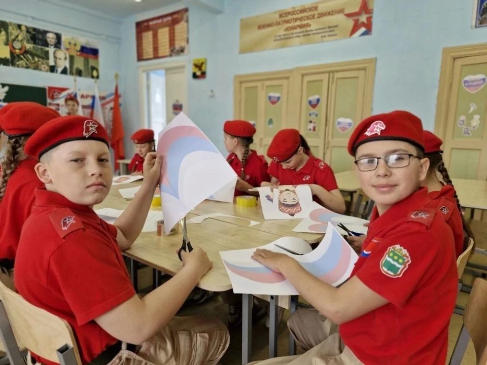 По всей Амурской области с детьми проводят акции ко Дню России По всей Амурской области с детьми проводят акции ко Дню России