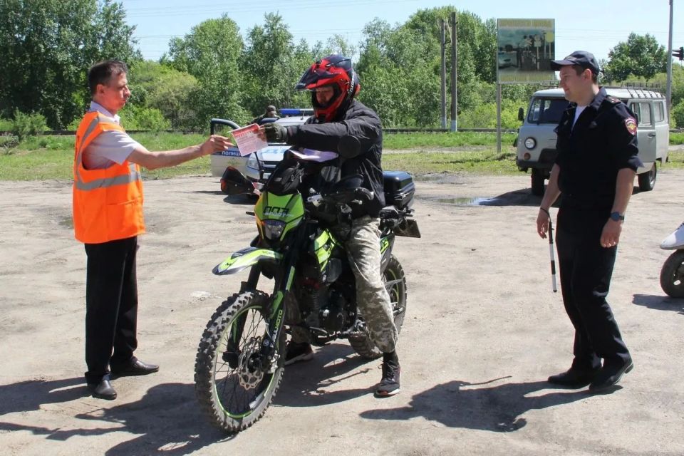 В Приамурье водитель пересёк ж/д пути на запрещающий сигнал В Приамурье водитель пересёк ж/д пути на запрещающий сигнал