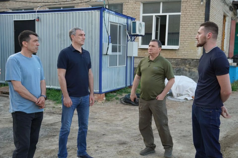 Василий Орлов осмотрел объекты Амвросиевского округа, восстанавливать которые помогала Амурская область Василий Орлов осмотрел объекты Амвросиевского округа, восстанавливать которые помогала Амурская область