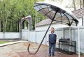 Все поместятся: в Тынде установили трехметровый металлический зонт