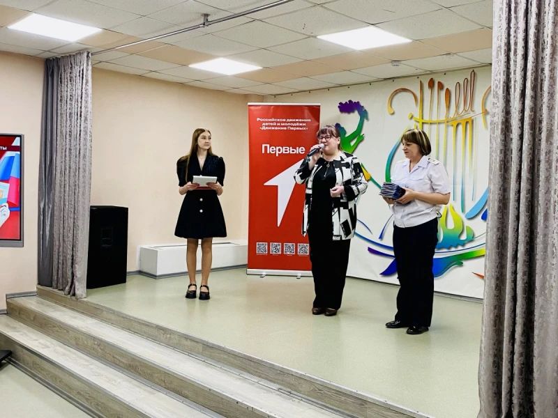 В Белогорске юным гражданам в торжественной обстановке вручили первые паспорта В Белогорске юным гражданам в торжественной обстановке вручили первые паспорта