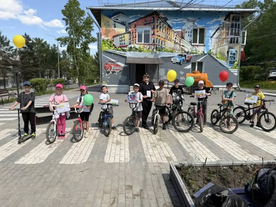 Безопасное лето: уроки ПДД вместе с сотрудниками Госавтоинспекции Безопасное лето: уроки ПДД вместе с сотрудниками Госавтоинспекции