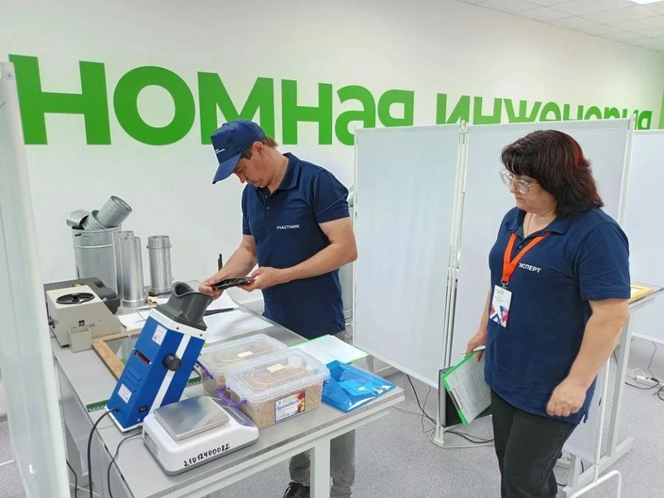 В лаборатории аграрного колледжа продолжается борьба за звание лучшего агронома Амурской области — 2026 В лаборатории аграрного колледжа продолжается борьба за звание лучшего агронома Амурской области — 2026