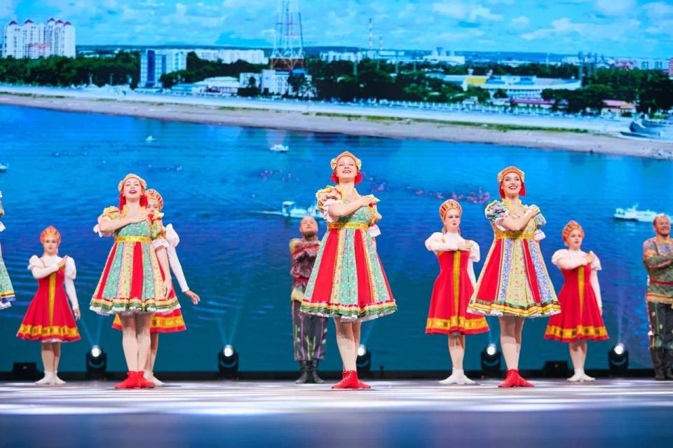 Дорогие амурчане!. Примите самые искренние поздравления с главным государственным праздником нашей страны — Днём России! В этот день мы с особой гордостью и трепетом осознаём себя частью великой истории, огромного... Дорогие амурчане!. Примите самые искренние поздравления с главным государственным праздником нашей страны — Днём России! В этот день мы с особой гордостью и трепетом осознаём себя частью великой истории, огромного...