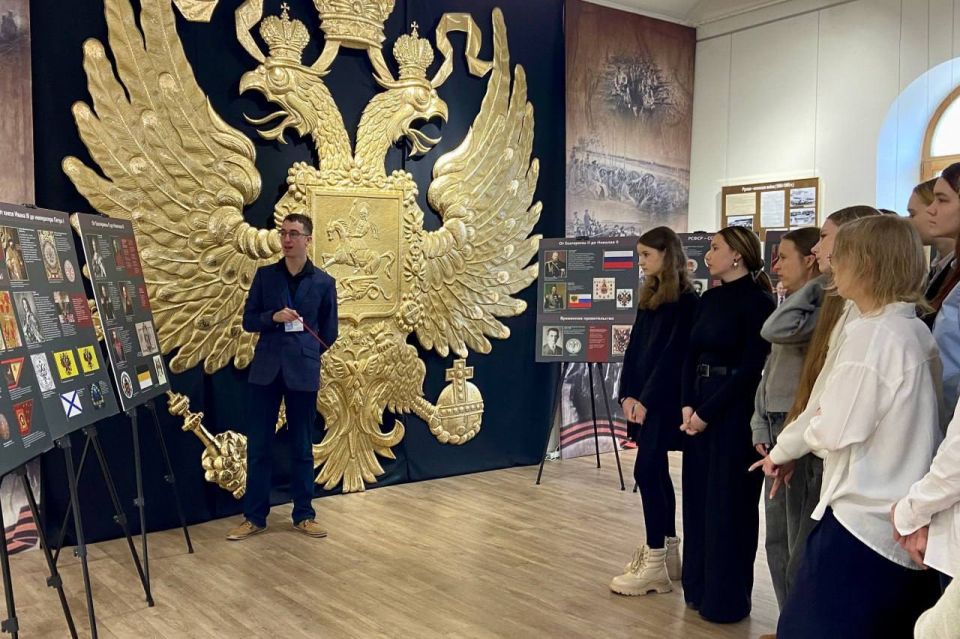 Дорогие амурчане!. Примите самые искренние поздравления с главным государственным праздником нашей страны — Днём России! В этот день мы с особой гордостью и трепетом осознаём себя частью великой истории, огромного... Дорогие амурчане!. Примите самые искренние поздравления с главным государственным праздником нашей страны — Днём России! В этот день мы с особой гордостью и трепетом осознаём себя частью великой истории, огромного...