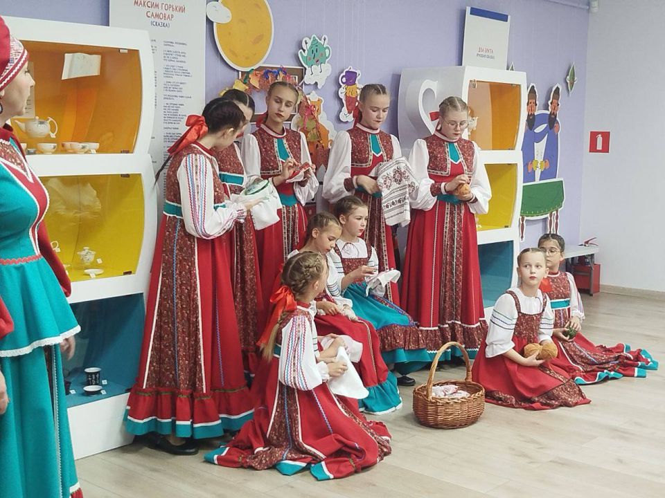 Дорогие амурчане!. Примите самые искренние поздравления с главным государственным праздником нашей страны — Днём России! В этот день мы с особой гордостью и трепетом осознаём себя частью великой истории, огромного... Дорогие амурчане!. Примите самые искренние поздравления с главным государственным праздником нашей страны — Днём России! В этот день мы с особой гордостью и трепетом осознаём себя частью великой истории, огромного...
