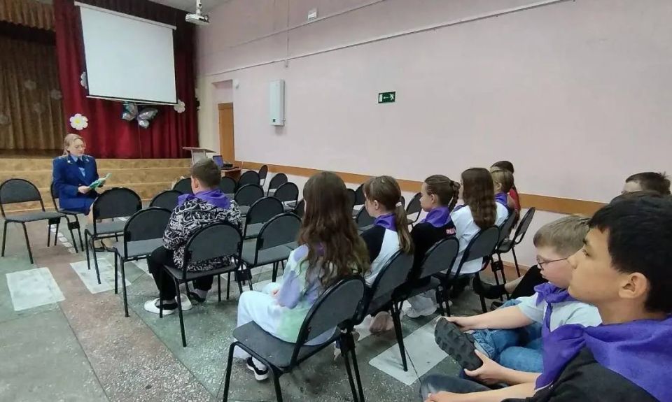 Работники прокуратуры Амурской области провели праздничные мероприятия ко Дню России Работники прокуратуры Амурской области провели праздничные мероприятия ко Дню России