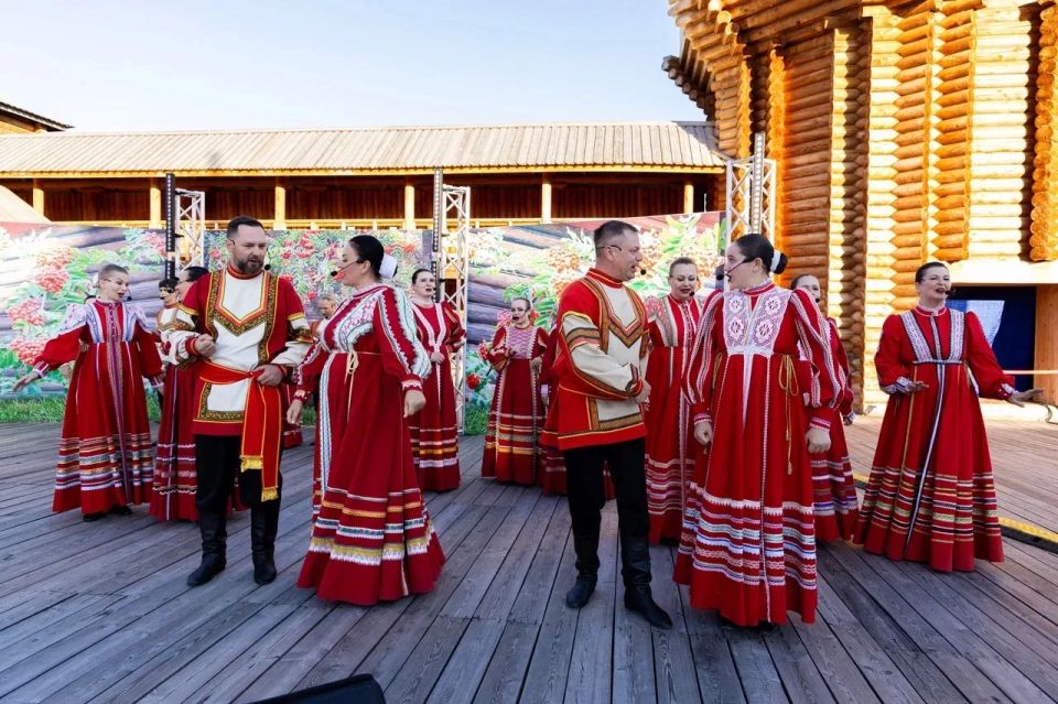 Громче, Амур!. Амурский народный хор едет покорять Владивосток! 10 коллективов Громче, Амур!. Амурский народный хор едет покорять Владивосток! 10 коллективов
