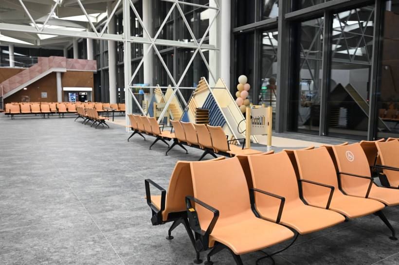 На иностранца завели уголовное дело за бросок телефона в полицейского в аэропорту Благовещенска