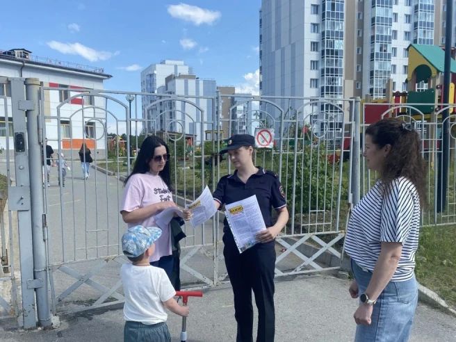 В г. Циолковском полицейские и общественница напомнили водителям о безопасности детей-пассажиров В г. Циолковском полицейские и общественница напомнили водителям о безопасности детей-пассажиров