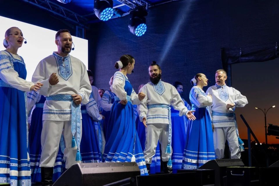 Громче, Амур!. Амурский народный хор едет покорять Владивосток! 10 коллективов Громче, Амур!. Амурский народный хор едет покорять Владивосток! 10 коллективов