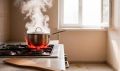 Картошка фри не удалась: благовещенка устроила пожар, пытаясь потушить водой горящую кастрюлю с маслом