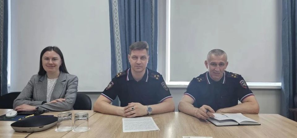 В Благовещенске на базе амурского филиала Государственного фонда поддержки участников специальной военной операции «Защитники Отечества» состоялась рабочая встреча руководства Управления по работе с личным составом... В Благовещенске на базе амурского филиала Государственного фонда поддержки участников специальной военной операции «Защитники Отечества» состоялась рабочая встреча руководства Управления по работе с личным составом...