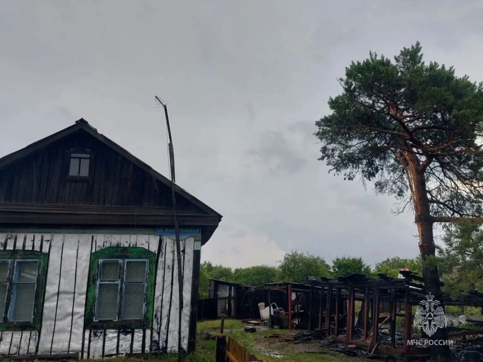 Грозовой разряд стал причиной пожара Грозовой разряд стал причиной пожара