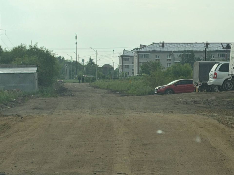 Олег Имамеев: Сегодня 17 июня. Два дня назад, 15-го, в 800-м квартале должны были как минимум завершить благоустройство между домами 68 и 70 на улице Строителей и отсыпать щебнем улицу Шафира на участке от 50 лет Октября до... Олег Имамеев: Сегодня 17 июня. Два дня назад, 15-го, в 800-м квартале должны были как минимум завершить благоустройство между домами 68 и 70 на улице Строителей и отсыпать щебнем улицу Шафира на участке от 50 лет Октября до...
