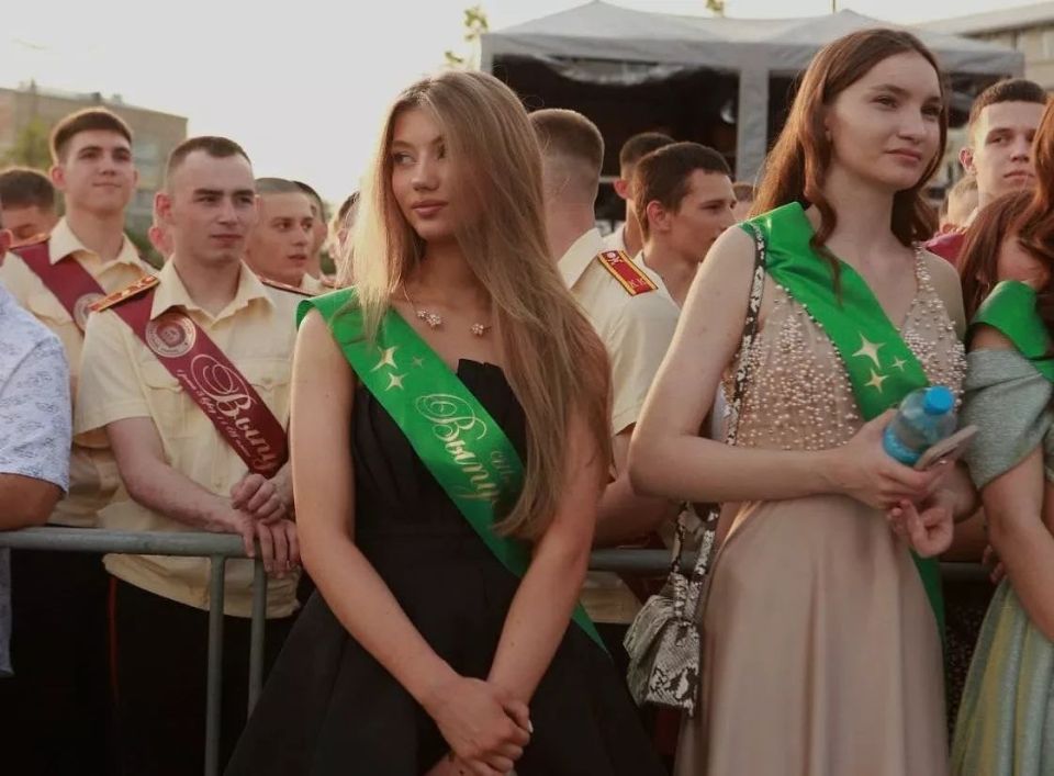 Школьный выпускной и День молодежи в Благовещенске проведут в один день — 27 июня