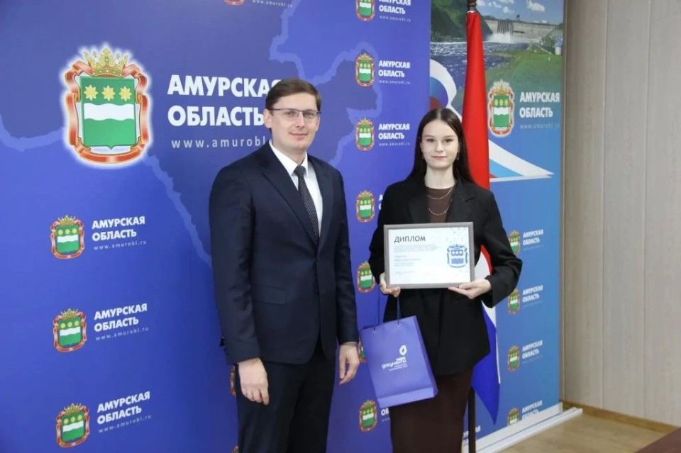 В Амурской области впервые вручили ИТ-стипендии Губернатора региона В Амурской области впервые вручили ИТ-стипендии Губернатора региона