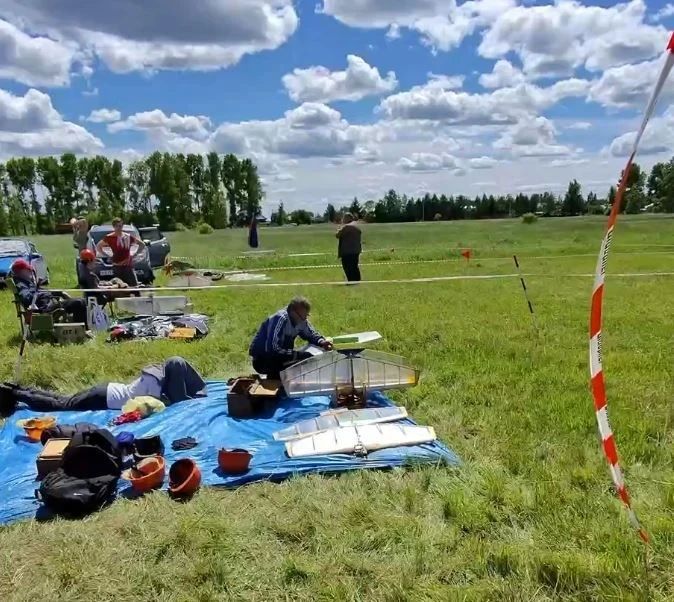 В небе над Тамбовкой прошли "воздушные бои" В небе над Тамбовкой прошли "воздушные бои"