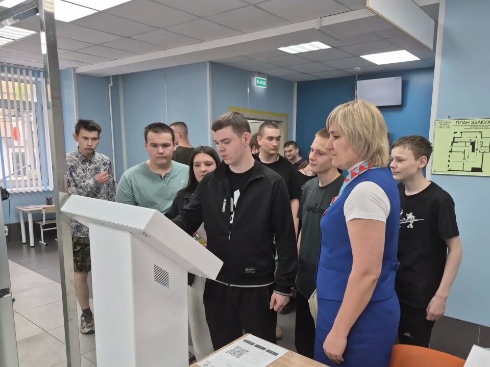 От теории к практике . В Кадровом центре «Работа России» Тынды для 19 студентов, завершающих обучение в Амурском техническом колледже по профессиям маляр, мастер жилищно-коммунального хозяйства, электромонтер по ремонту и... От теории к практике . В Кадровом центре «Работа России» Тынды для 19 студентов, завершающих обучение в Амурском техническом колледже по профессиям маляр, мастер жилищно-коммунального хозяйства, электромонтер по ремонту и...