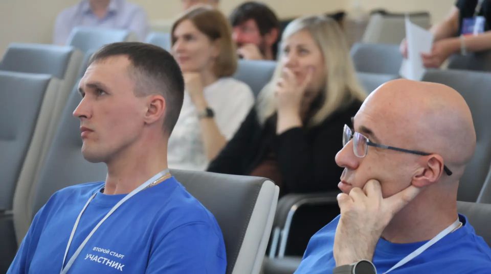 В рамках регионального конкурса профмастерства «Лучший по профессии» в номинации «Второй старт» экспертная комиссия оценивает видеопрезентацию каждого из участников В рамках регионального конкурса профмастерства «Лучший по профессии» в номинации «Второй старт» экспертная комиссия оценивает видеопрезентацию каждого из участников