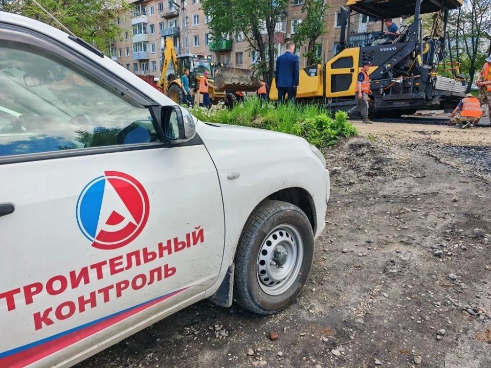 Больше асфальта стало в Свободном дорожники начали асфальтировать улицу Гоголя Больше асфальта стало в Свободном дорожники начали асфальтировать улицу Гоголя