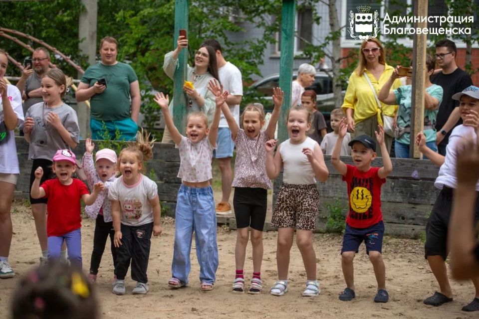 В Благовещенске прошла весёлая пенная вечеринка для детей и их родителей В Благовещенске прошла весёлая пенная вечеринка для детей и их родителей