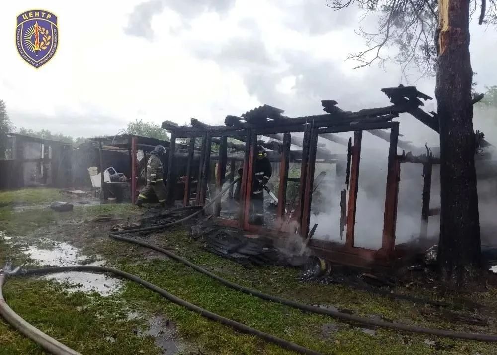 Молния привела к пожару в амурском селе Молния привела к пожару в амурском селе