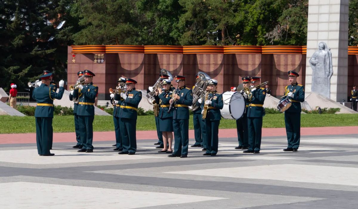 Депутаты Законодательного Собрания Амурской области почтили память воиновамурцев в День памяти и скорби Депутаты Законодательного Собрания Амурской области почтили память воиновамурцев в День памяти и скорби