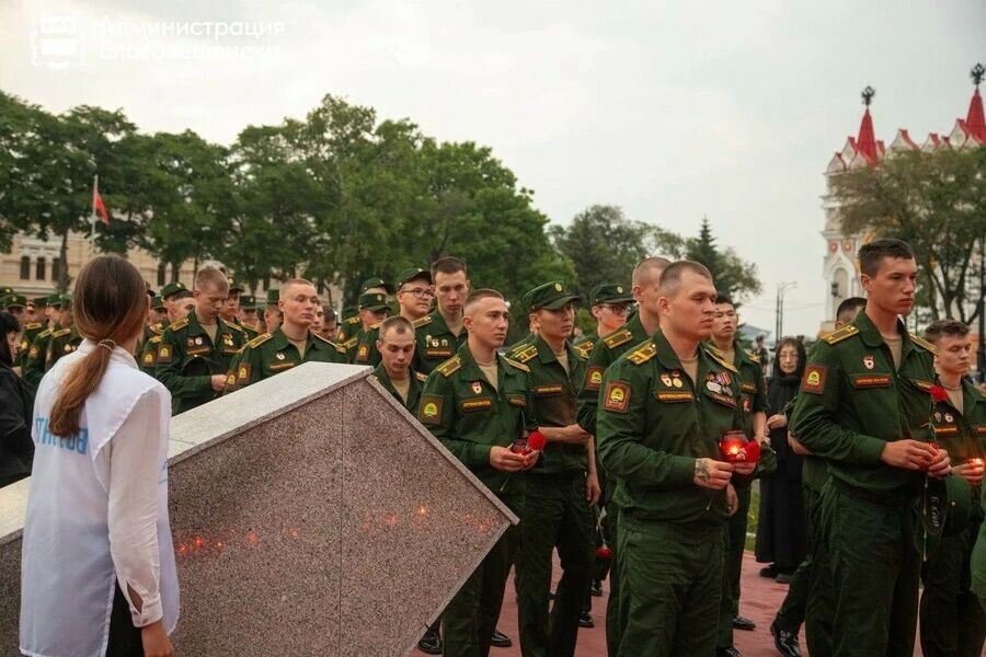 22 июня, в День памяти и скорби, благовещенцы присоединились к всероссийской акции «Свеча памяти» 22 июня, в День памяти и скорби, благовещенцы присоединились к всероссийской акции «Свеча памяти»