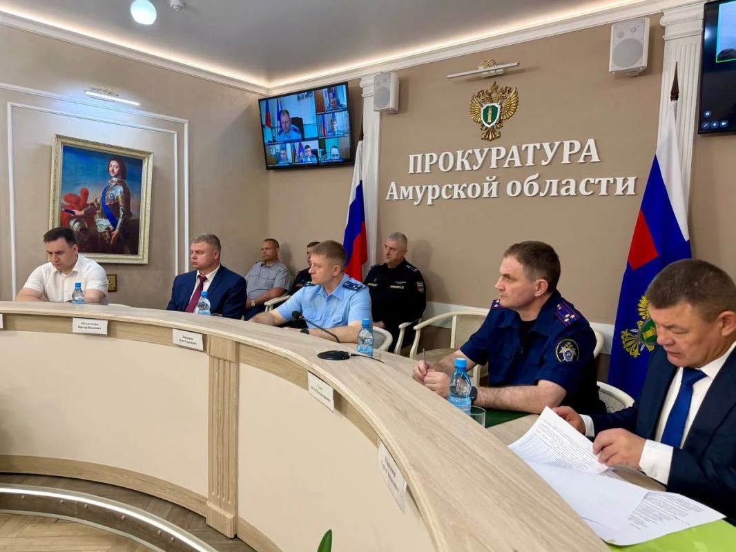 В прокуратуре Амурской области состоялось Координационное совещание руководителей правоохранительных органов региона по вопросу противодействия преступности среди несовершеннолетних В прокуратуре Амурской области состоялось Координационное совещание руководителей правоохранительных органов региона по вопросу противодействия преступности среди несовершеннолетних