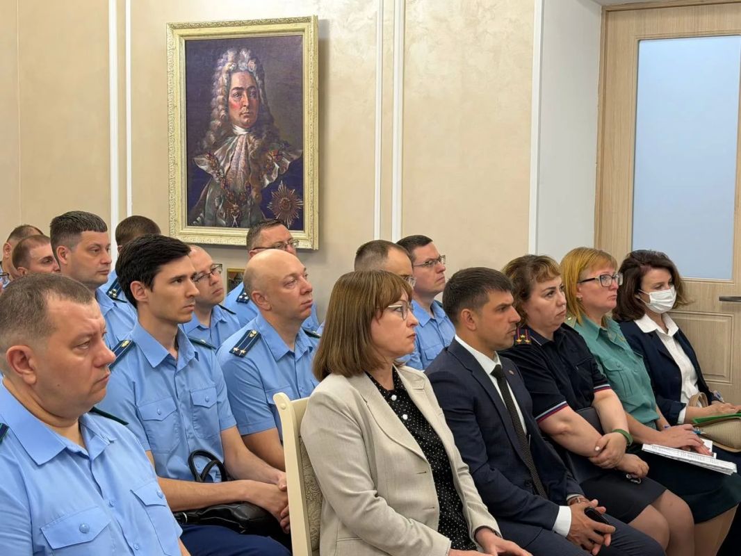 В прокуратуре Амурской области состоялось Координационное совещание руководителей правоохранительных органов региона по вопросу противодействия преступности среди несовершеннолетних В прокуратуре Амурской области состоялось Координационное совещание руководителей правоохранительных органов региона по вопросу противодействия преступности среди несовершеннолетних