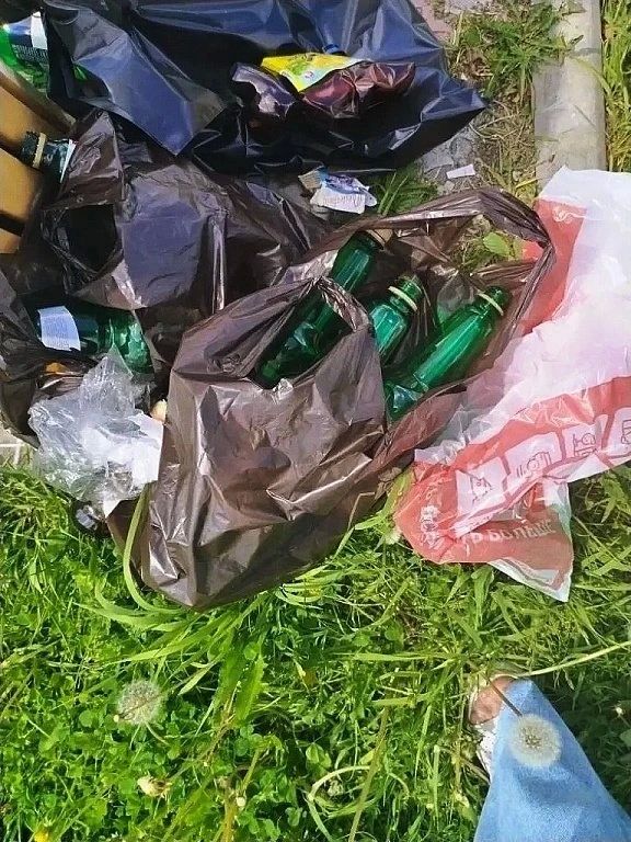 «Тут был Костя и Богдан»: в Шимановске вандалы сломали фонтан и испортили новый книгообменник «Тут был Костя и Богдан»: в Шимановске вандалы сломали фонтан и испортили новый книгообменник