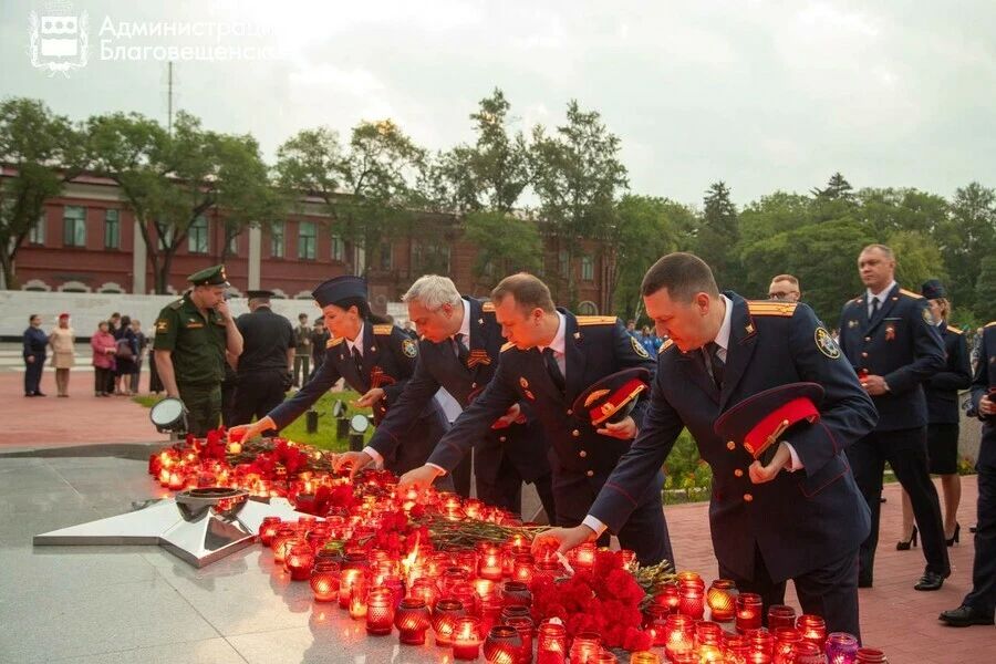 22 июня, в День памяти и скорби, благовещенцы присоединились к всероссийской акции «Свеча памяти» 22 июня, в День памяти и скорби, благовещенцы присоединились к всероссийской акции «Свеча памяти»