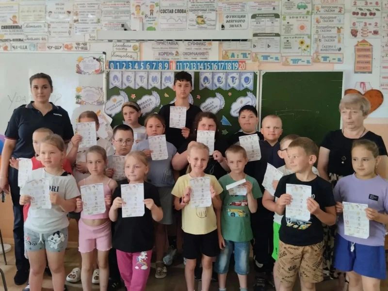 Безопасное лето — это просто! Сотрудники полиции и Общественный совет дали уроки безопасности в лагере поселка Восточный Безопасное лето — это просто! Сотрудники полиции и Общественный совет дали уроки безопасности в лагере поселка Восточный